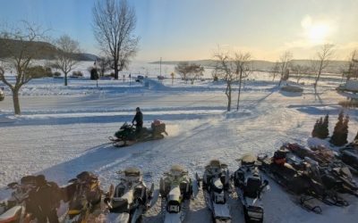 Motoneige au Saguenay : Une étape simple et confortable à l’Auberge des 21