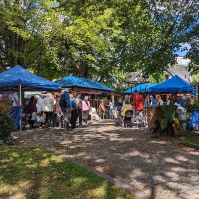 Marché des artisans à La Baie pendant la saison automnale